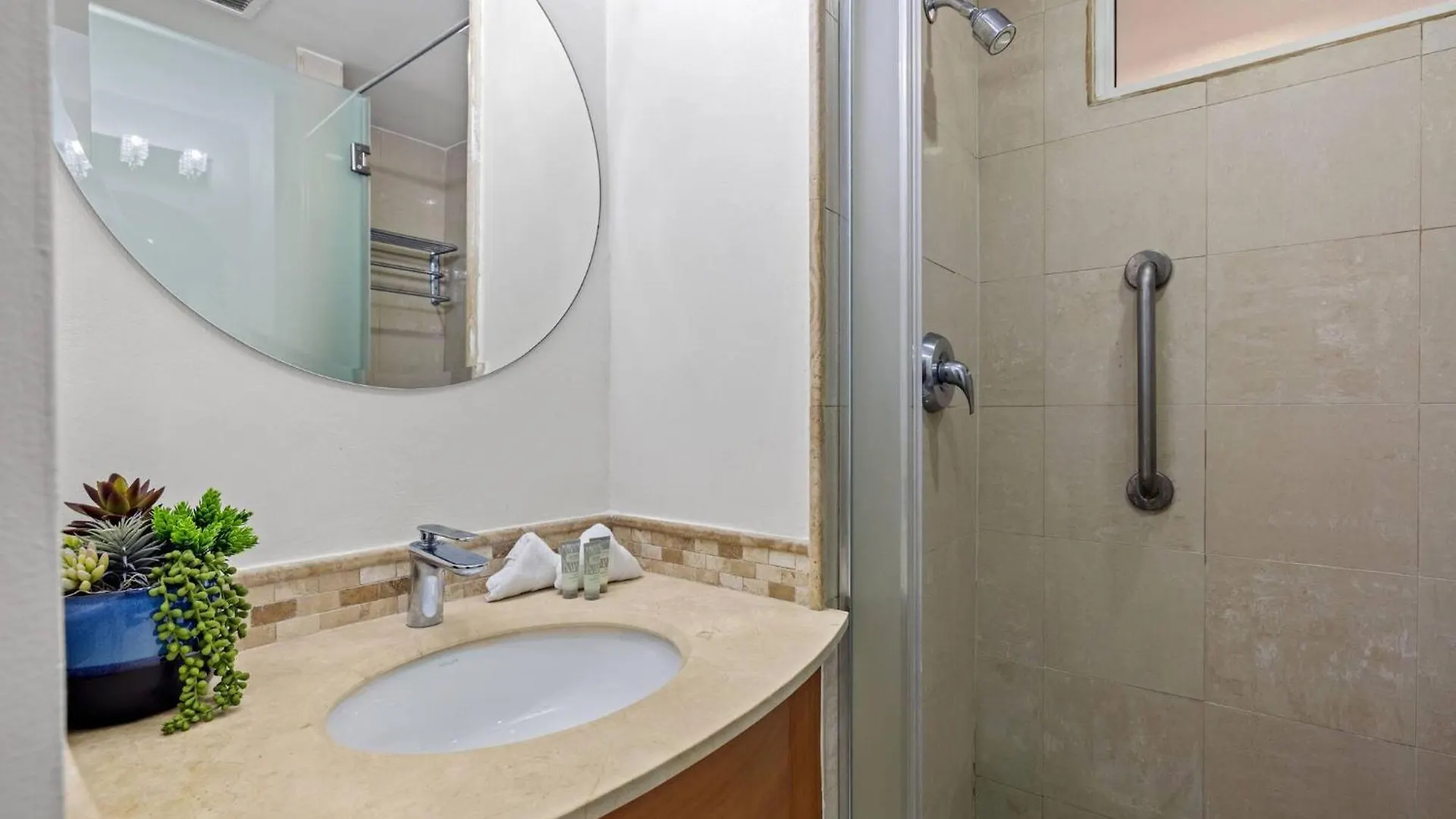 Apartamento Sunrise View Studio | Balcony & Pool Access San Juan Puerto Rico