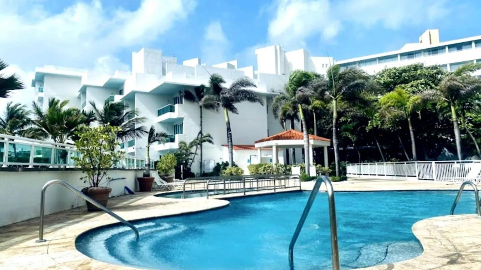 Apartamento Sunrise View Studio | Balcony & Pool Access San Juan
